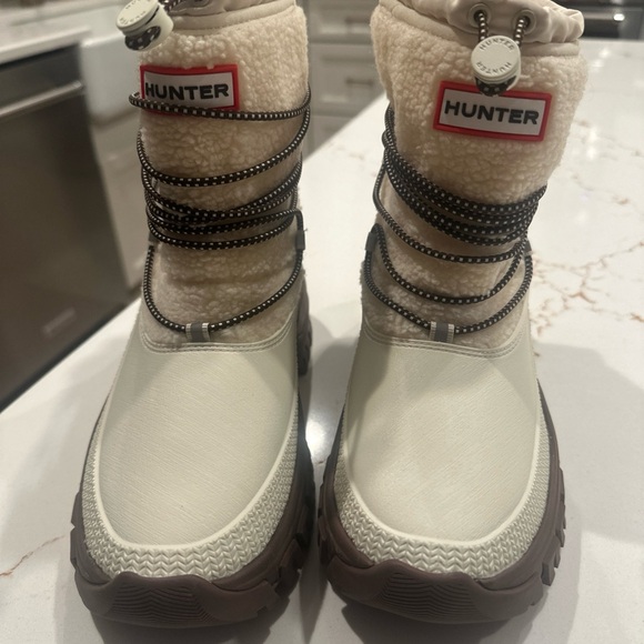 Hunter Cream and Brown Winter Boots - Picture 7 of 11